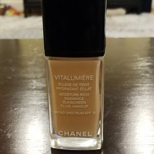 Chanel Vitalumiere Foundation